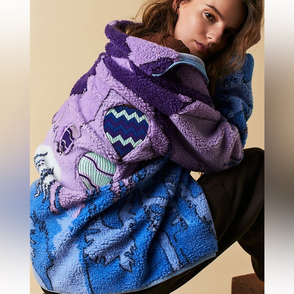 House of Sunny Mountains should be climbed jacket
